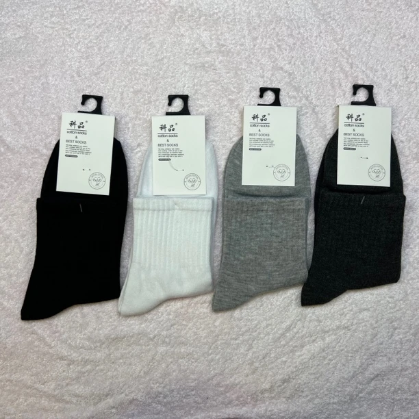 男款四季纯色棉袜吸汗透气防臭中筒男士