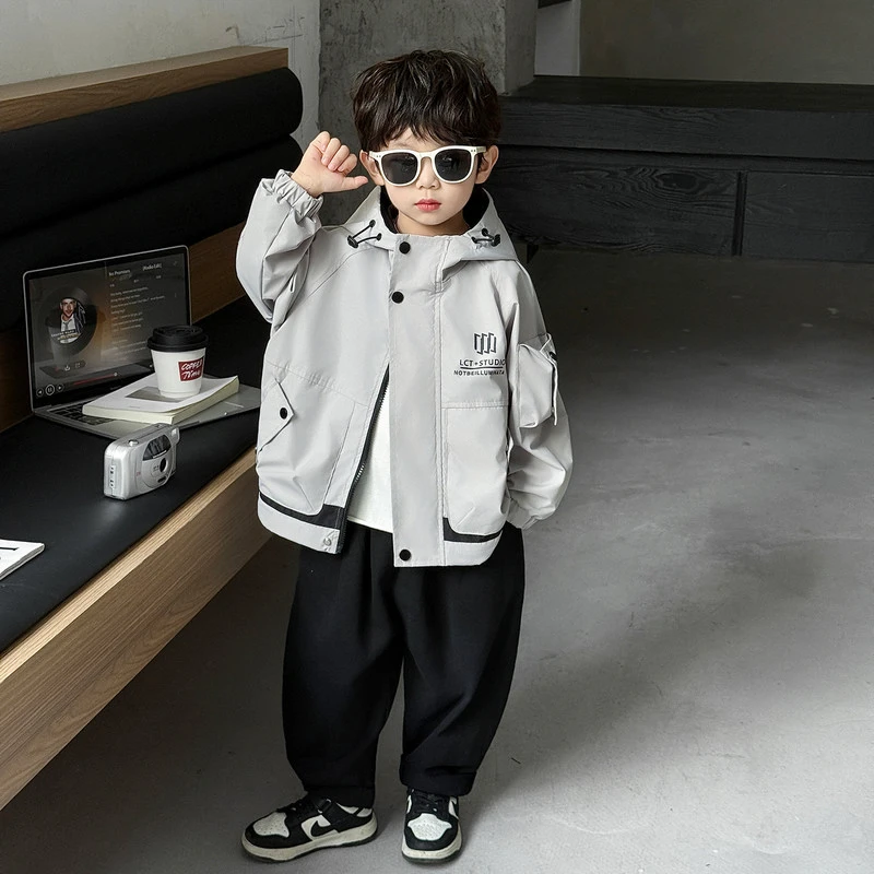 男童外套秋装2025新款帅气时髦儿童上衣炸街洋气秋冬连帽冲锋衣