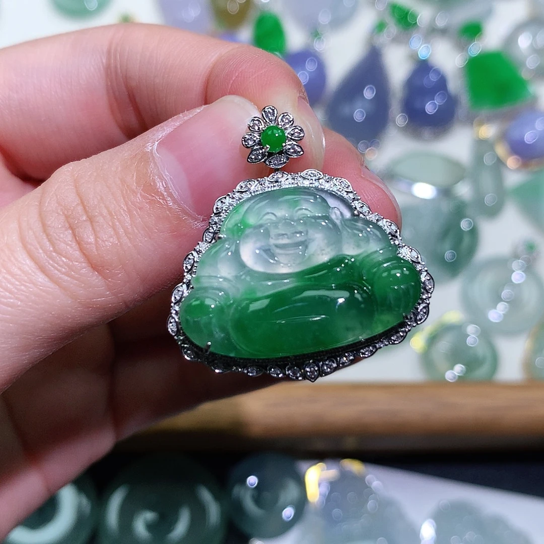 翡翠18K金镶嵌颈饰佛公