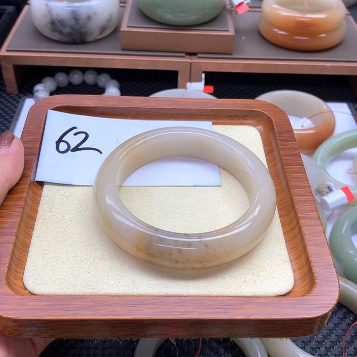 未镶嵌手镯石英质玉