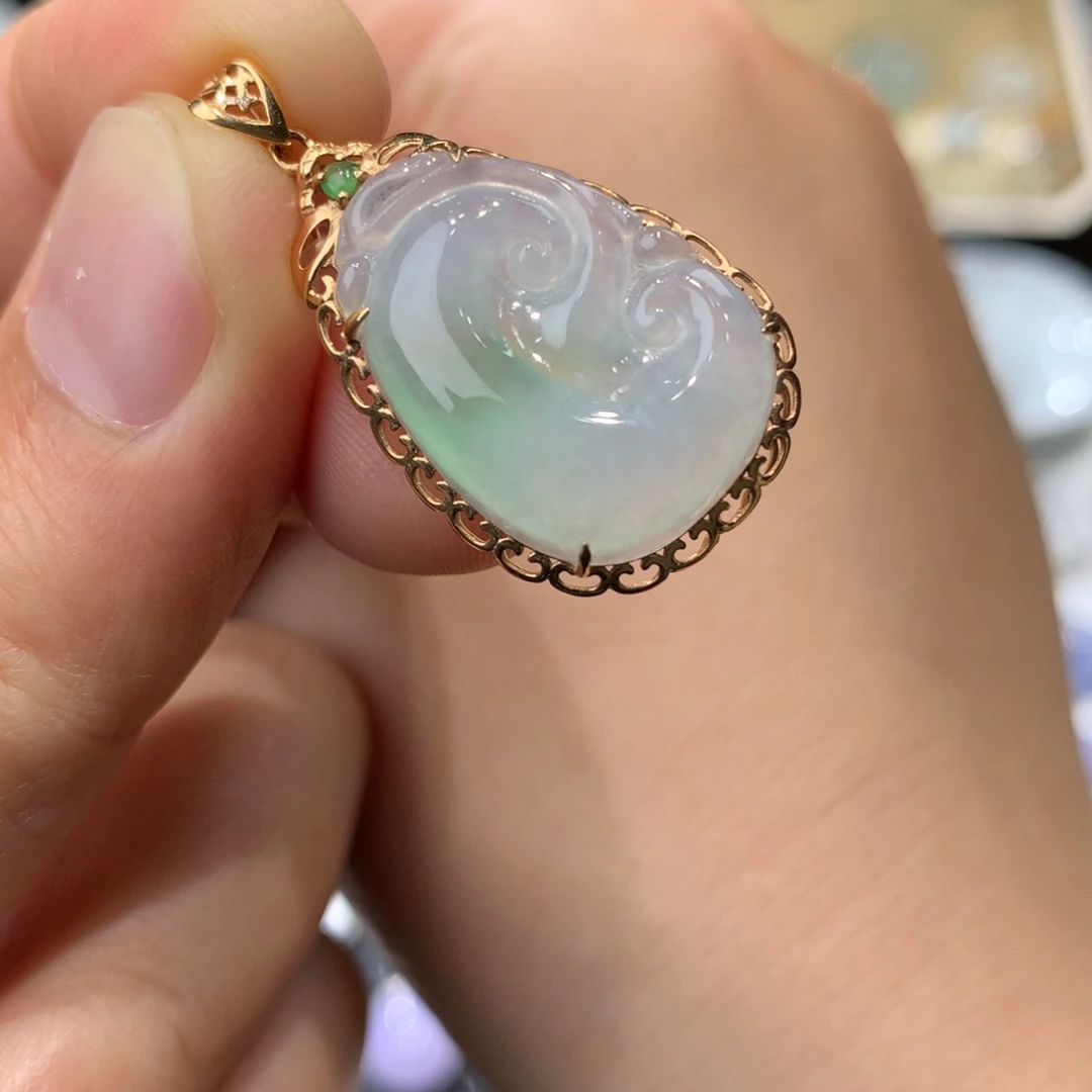 翡翠吊坠(不含链)18K金镶嵌如意