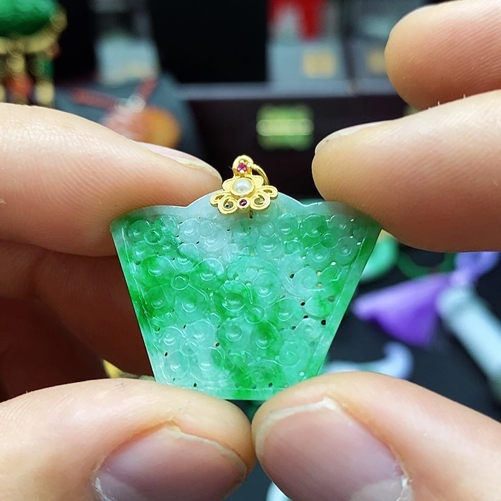 翡翠颈饰未镶嵌吊坠