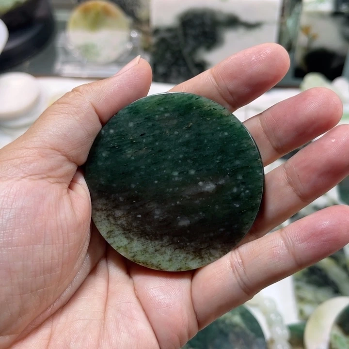 未镶嵌独山玉颈饰