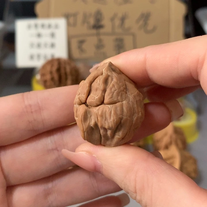 ****吊坠文玩核桃异形单只，有瑕疵