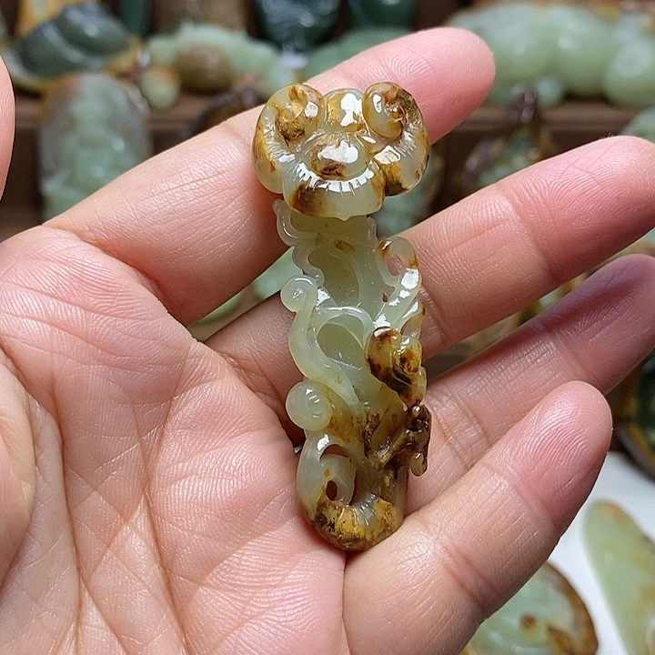 岫岩河磨玉（透闪石质玉）未镶嵌颈饰