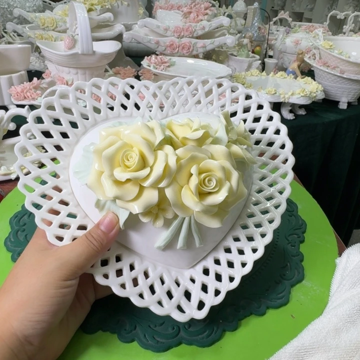 发粉色玫瑰花汤碗