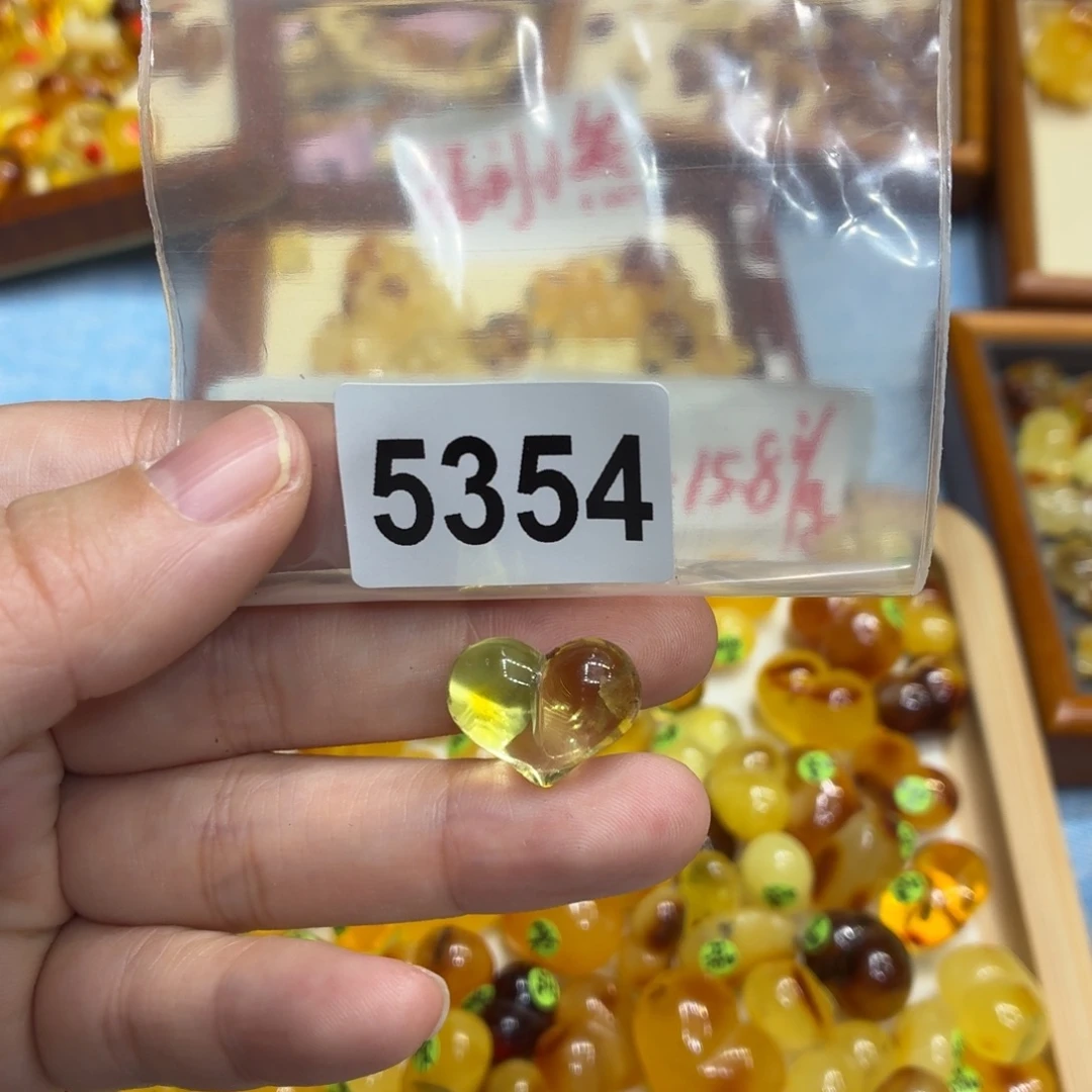 琥珀未镶嵌珠宝奇石