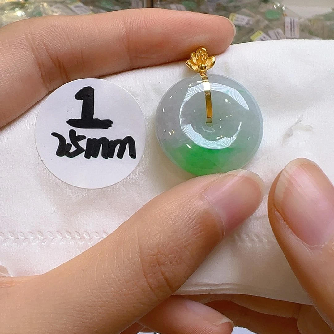 翡翠18K金镶嵌颈饰翡翠