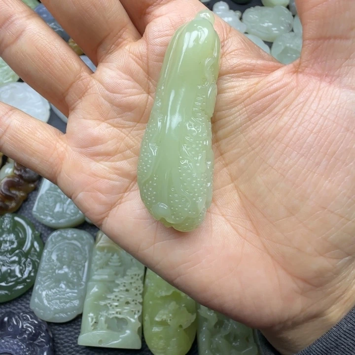 和田玉未镶嵌颈饰