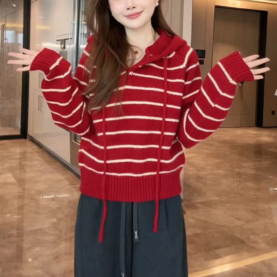 时尚洋气韩版百搭显瘦长袖小衫2025秋冬季新款条纹设计连帽毛衣女