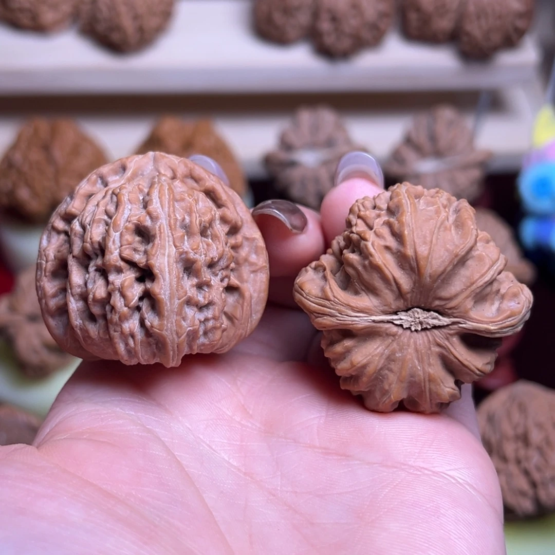 文玩核桃吊坠40三角白