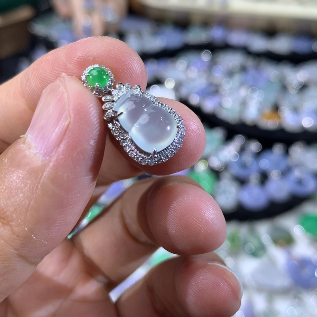 热***溢翡翠18K金镶嵌吊坠(不含链)