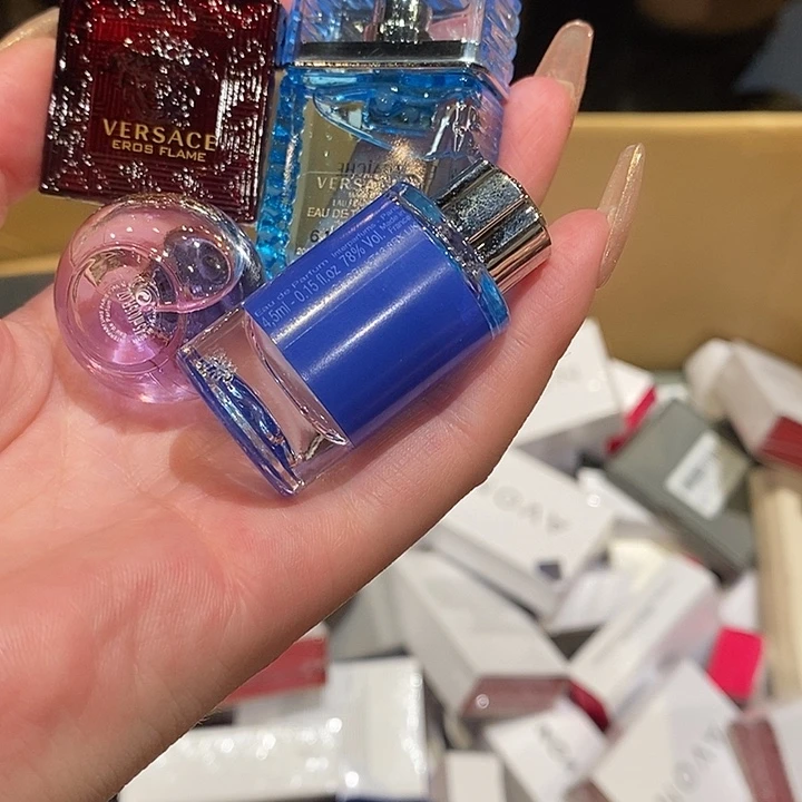 ****巨中古香水沐浴露持久留香