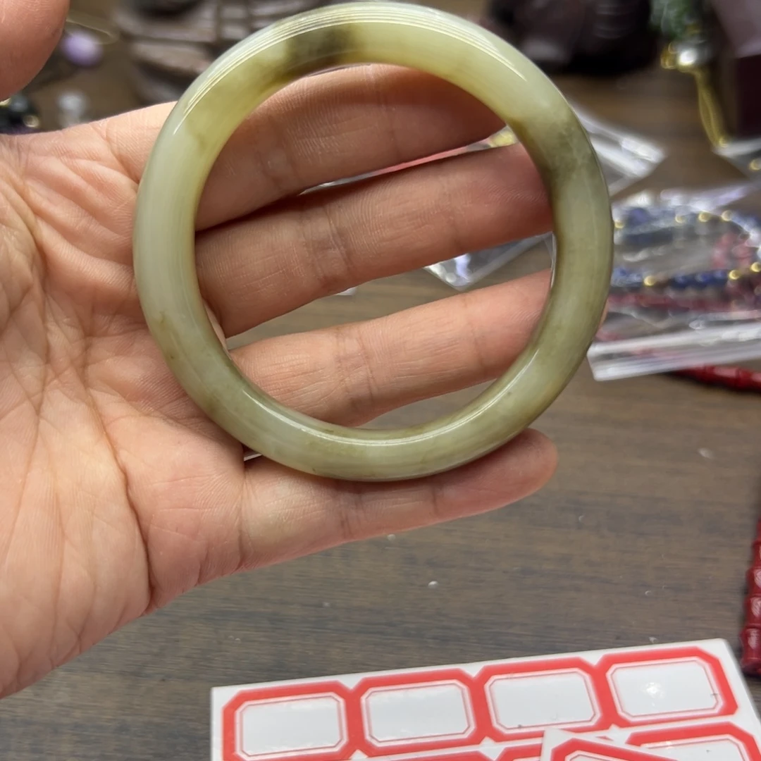 和田玉未镶嵌手镯57.6圈围547瑕