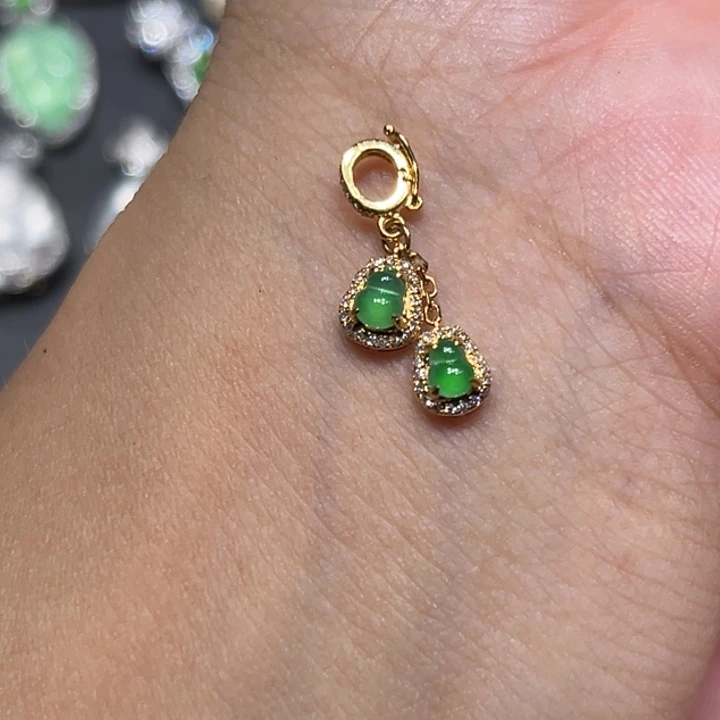 翡翠18K金镶嵌颈饰吊坠