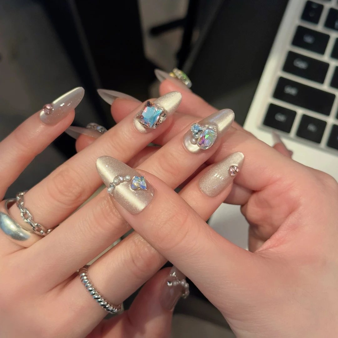 钻光-爆闪显白2025年新款氛围甲创意显白纯手工新款穿戴甲