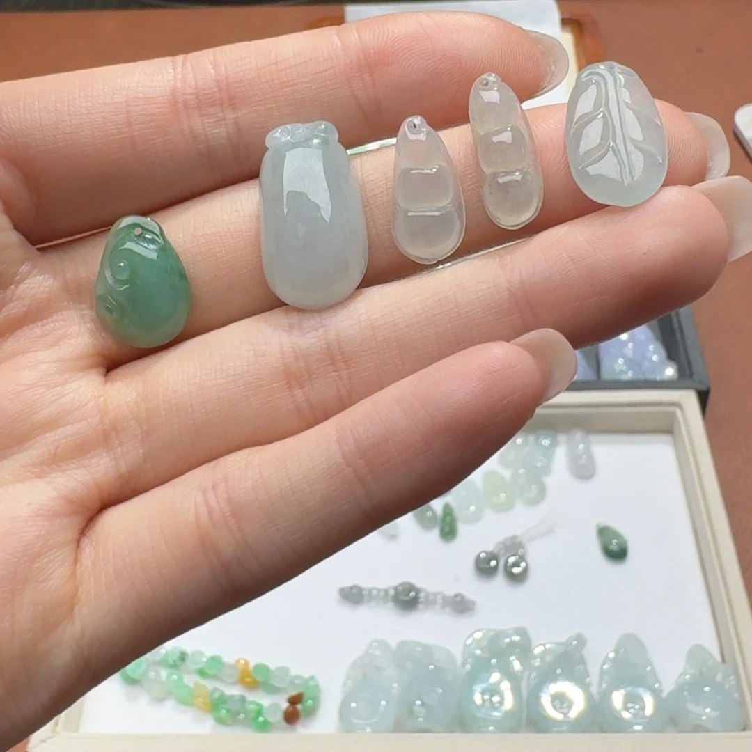 未镶嵌挂件翡翠福利1个，不包邮，拍邮费发货