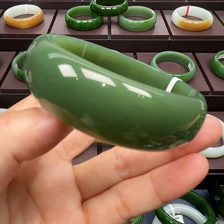 和田玉未镶嵌手镯