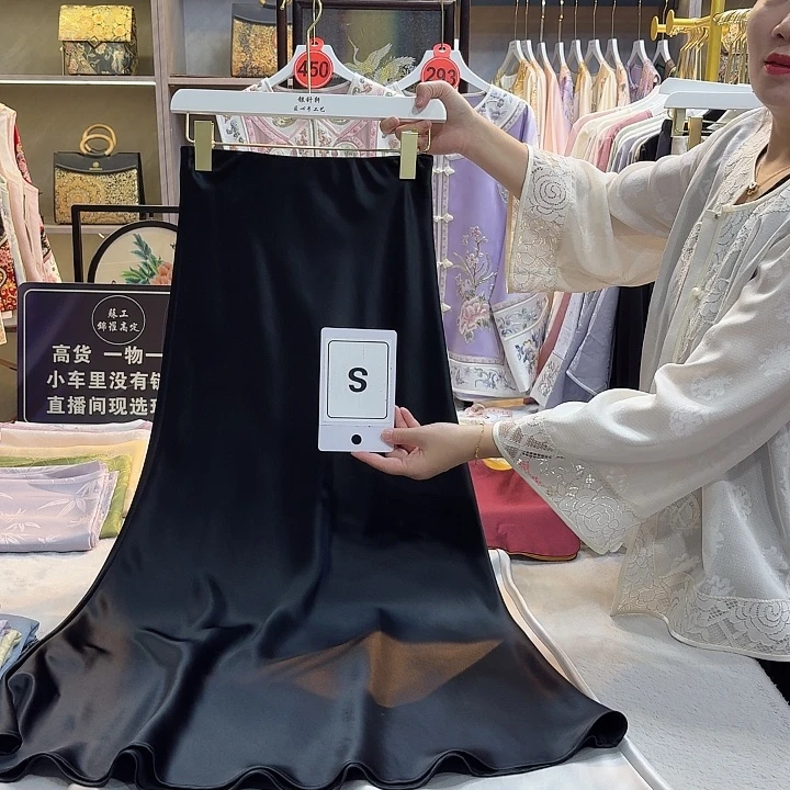 健***灵非遗传承人的精神风貌