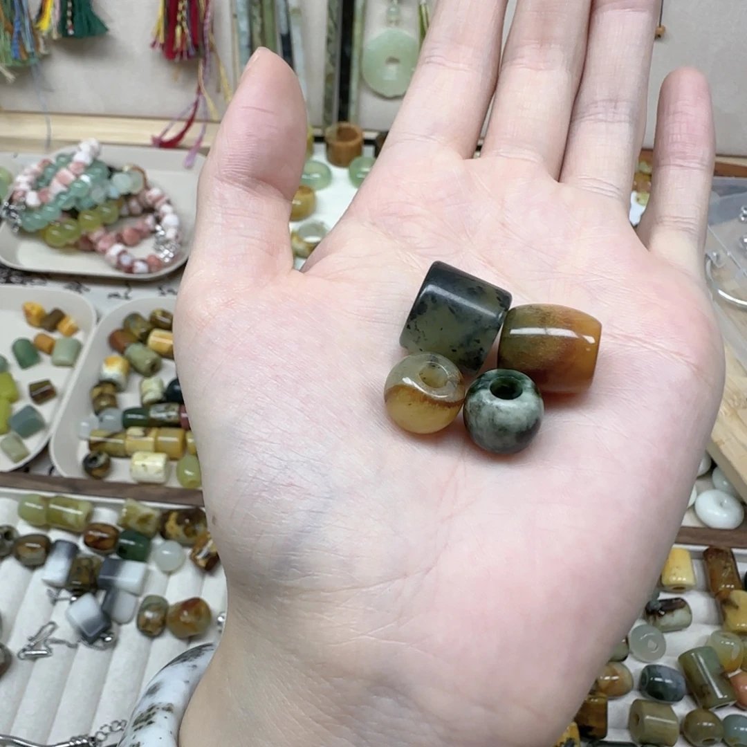 八***孃未镶嵌岫玉岫玉戒指搭配