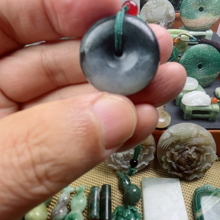 独山玉未镶嵌珠宝半成品