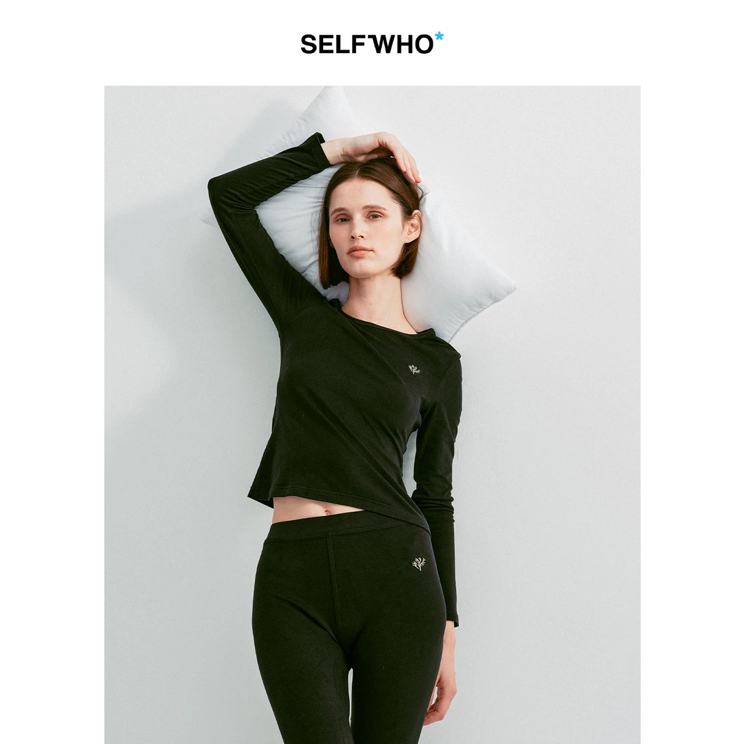 SELFWHO绵羊毛混纺高弹黑色打底衫女2025冬新款撞色刺绣修身上衣