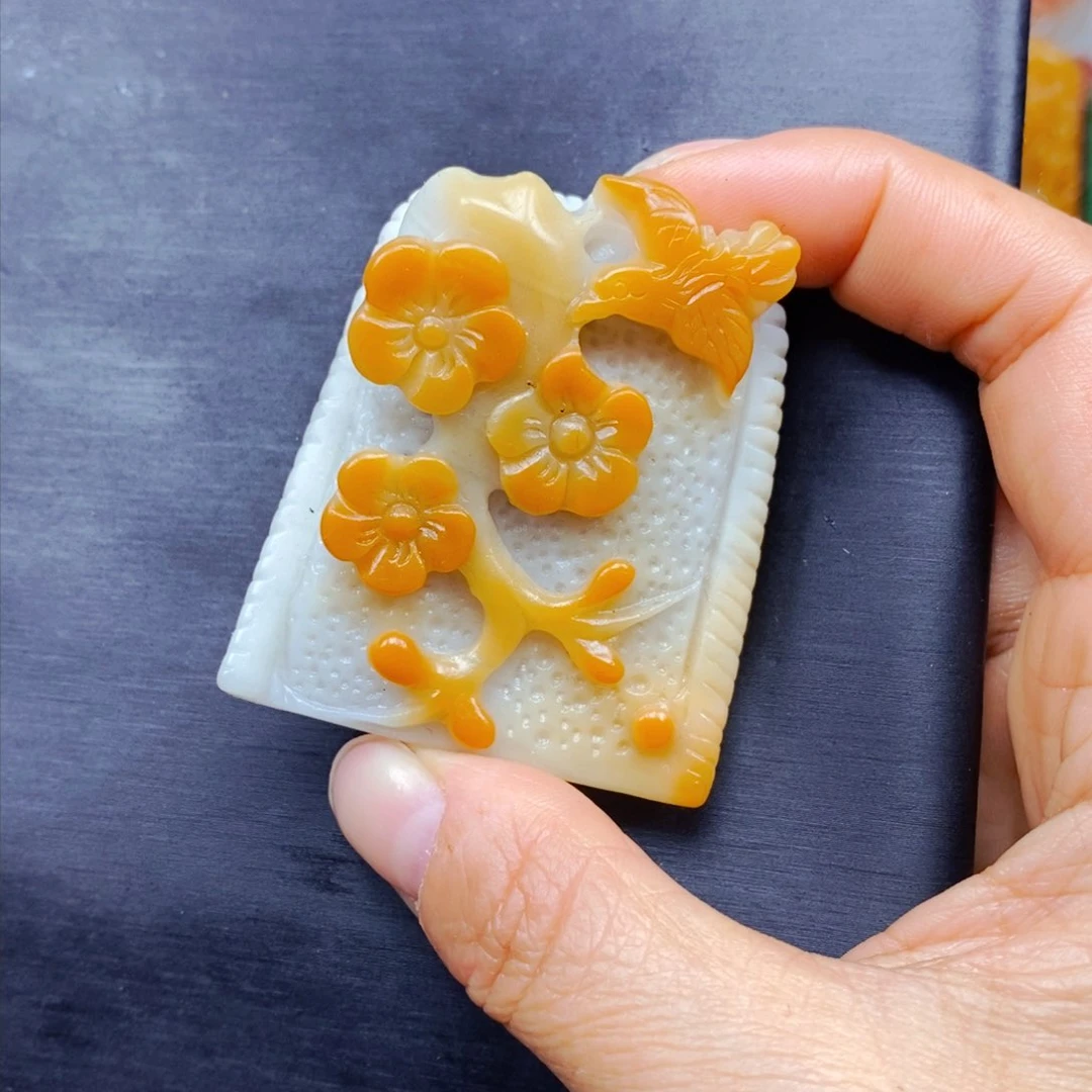 石英质玉（黄龙玉）颈饰未镶嵌