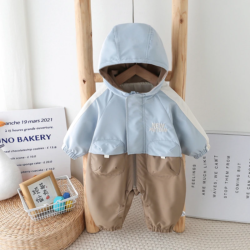 婴儿秋季连体衣男宝冲锋衣春秋款新生宝宝百天周岁防风洋气外出服