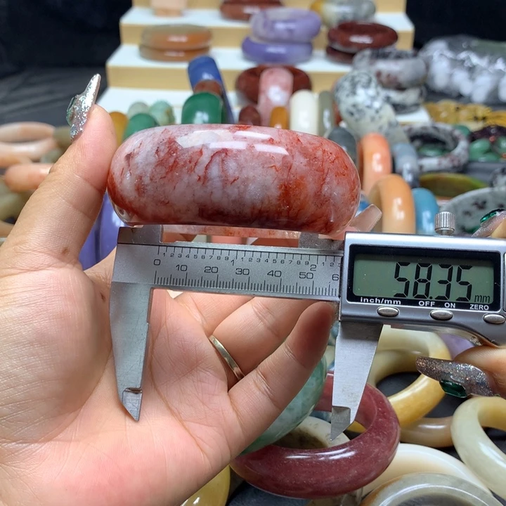 未镶嵌手镯石英质玉