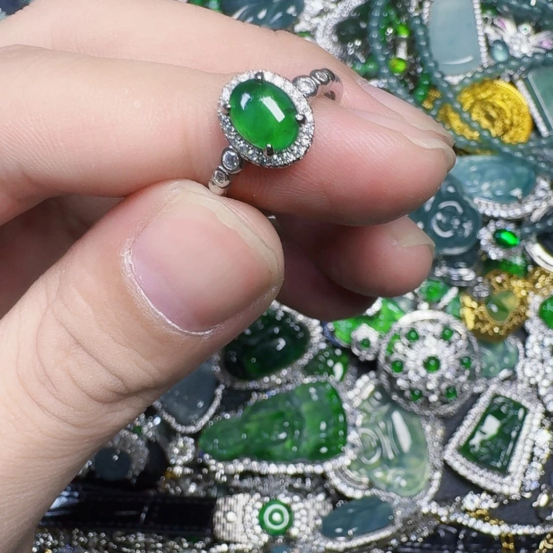 翡翠未镶嵌颈饰天然A货翡翠放漏