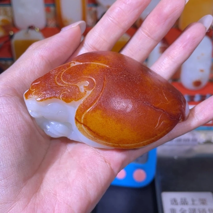 和田玉未镶嵌把件无*。
