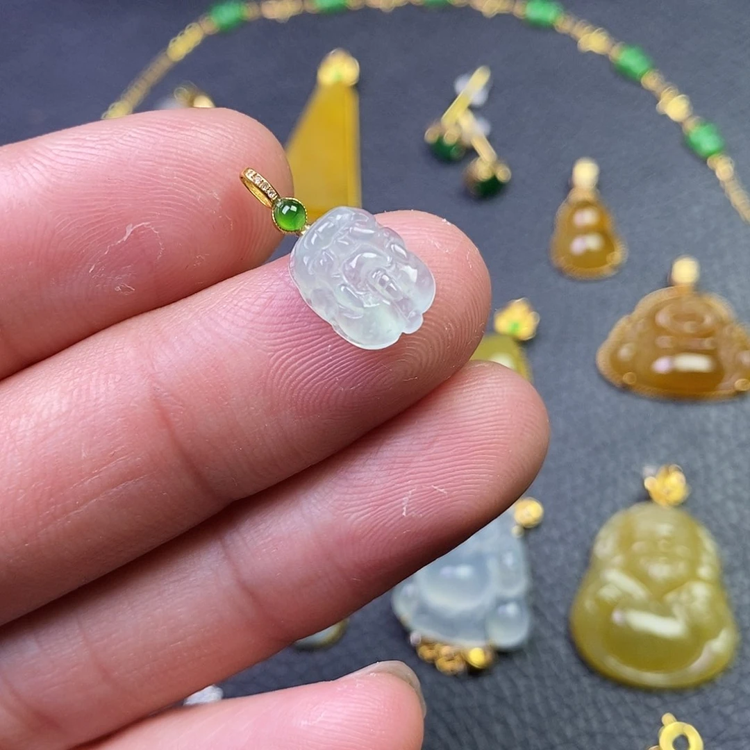 颈饰18K金镶嵌翡翠