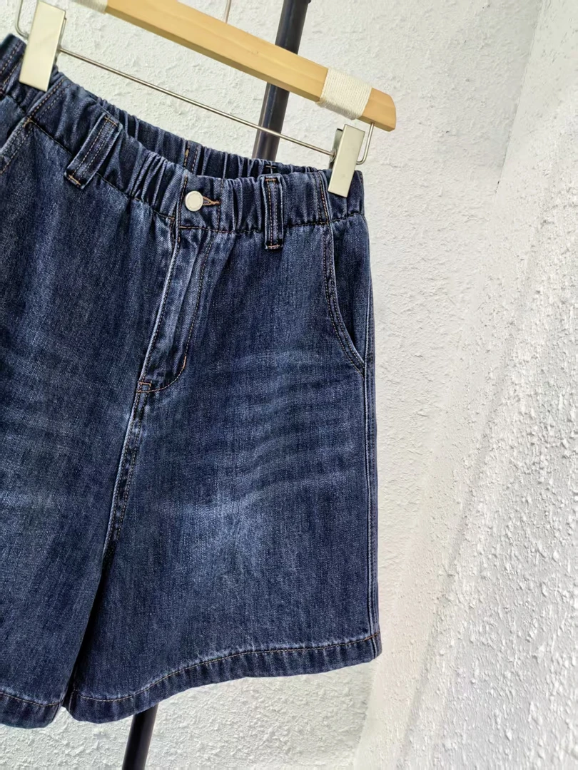 2024年春夏款女装牛仔短裤