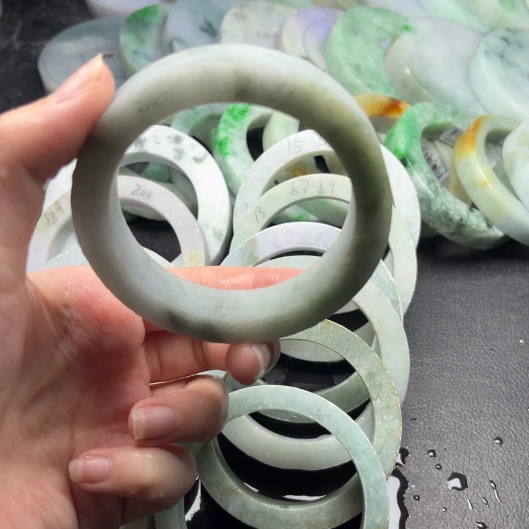 未镶嵌翡翠手镯定制翡翠
