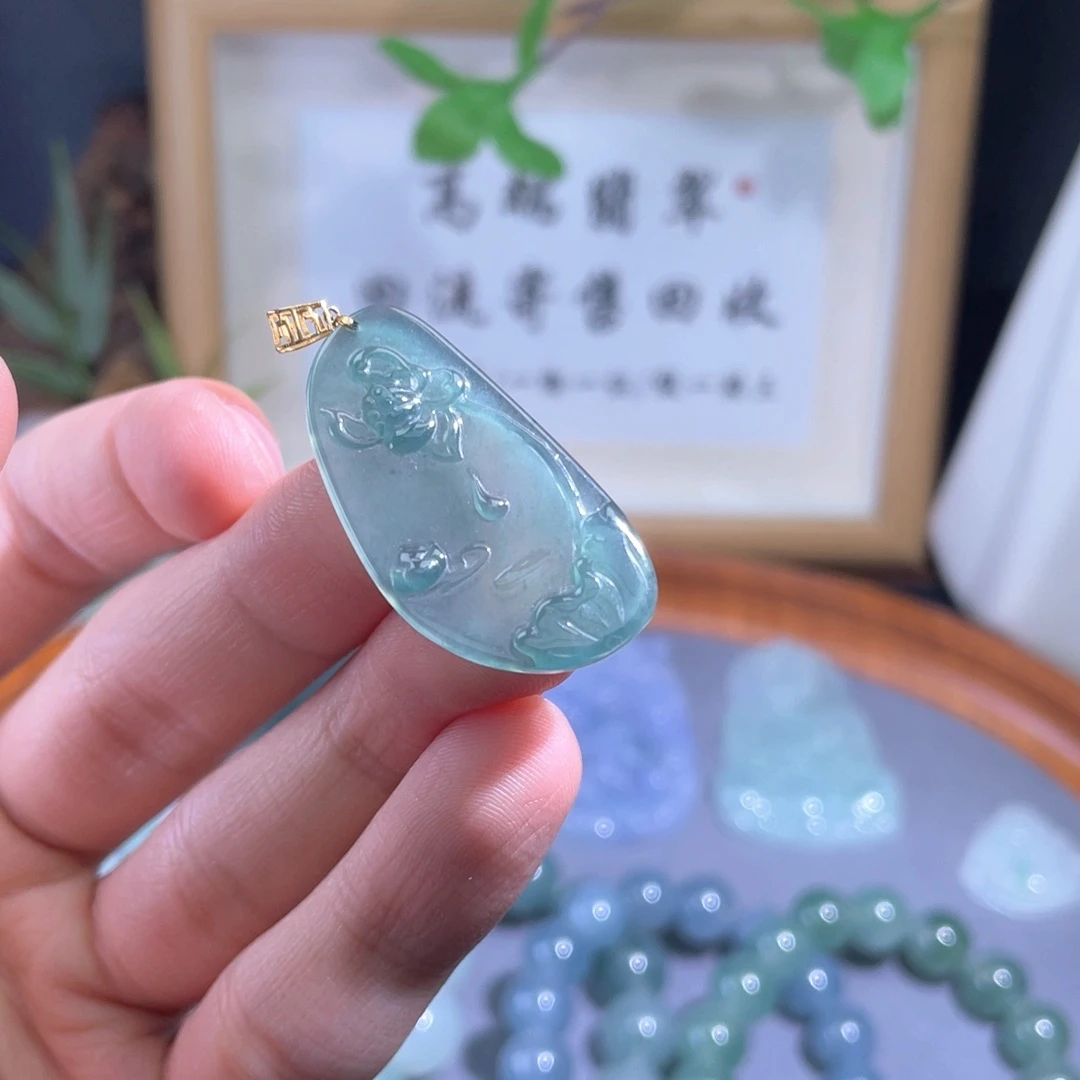 翡翠18K金镶嵌颈饰吊坠32