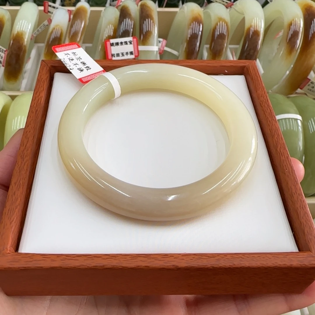 未镶嵌手镯和田玉