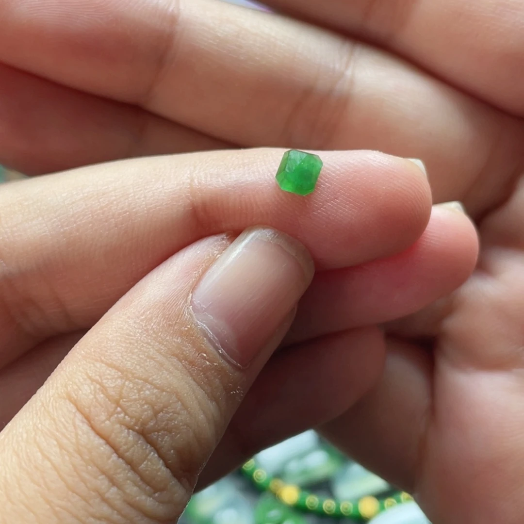 未镶嵌挂件翡翠芸*  翡翠