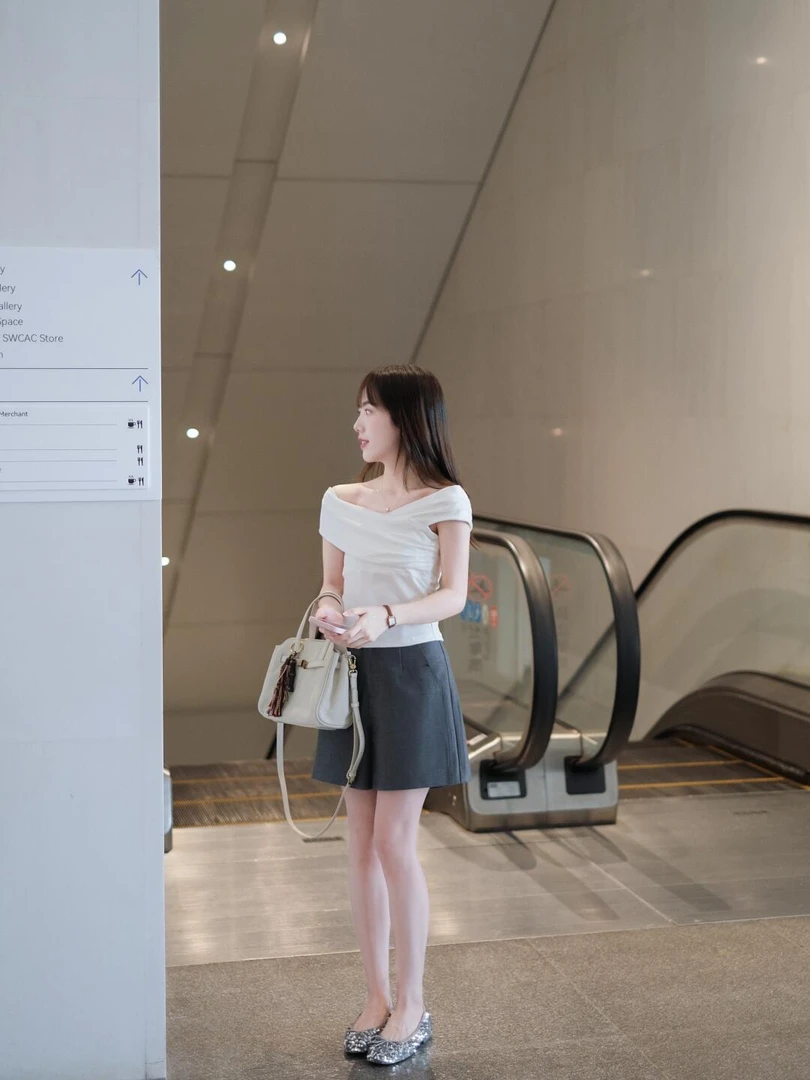 2025夏季时尚简约气质一字肩上衣百搭修身显瘦短裙洋气衣服女套装