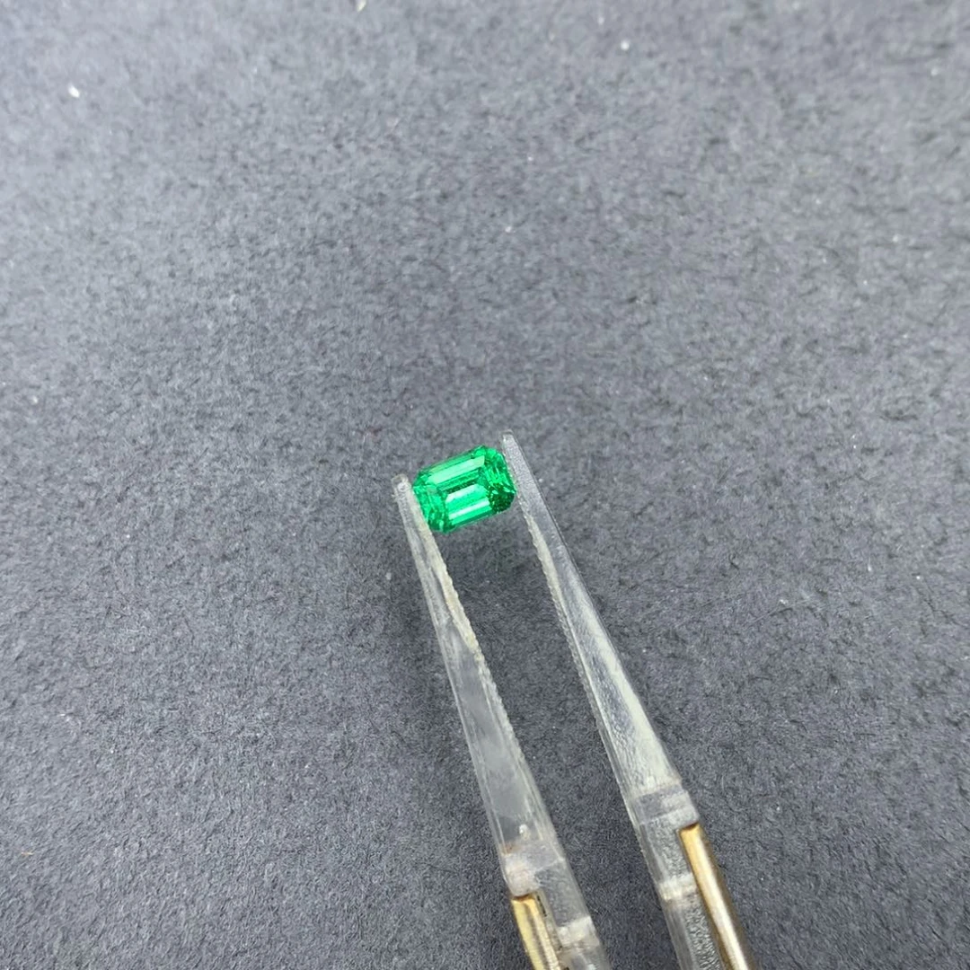 祖母绿裸石0.56ct极光祖母绿 微油  AIGS