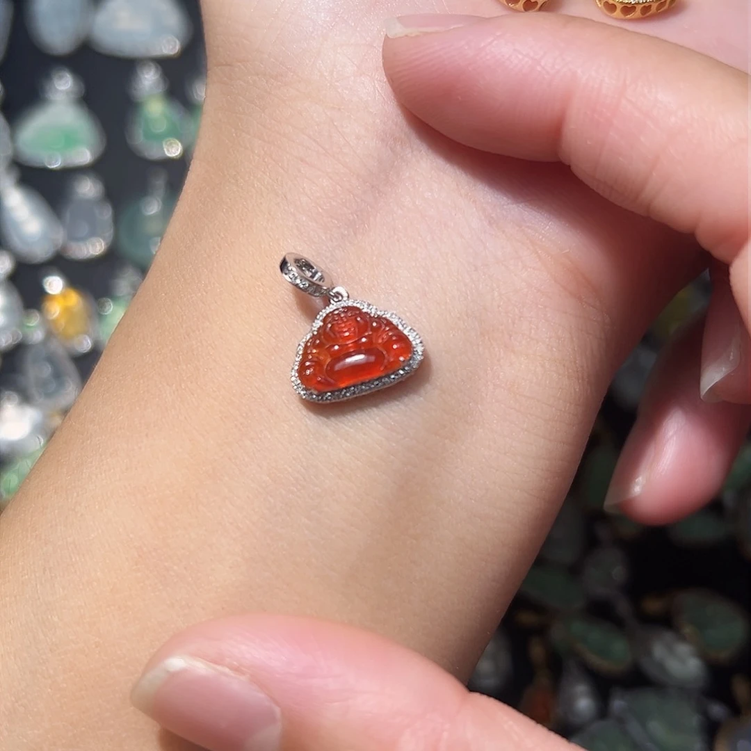 翡翠颈饰18K金镶嵌吊坠