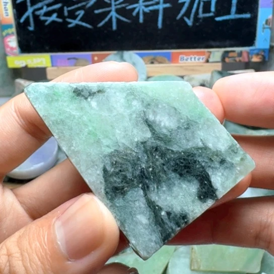 翡翠未镶嵌颈饰18338