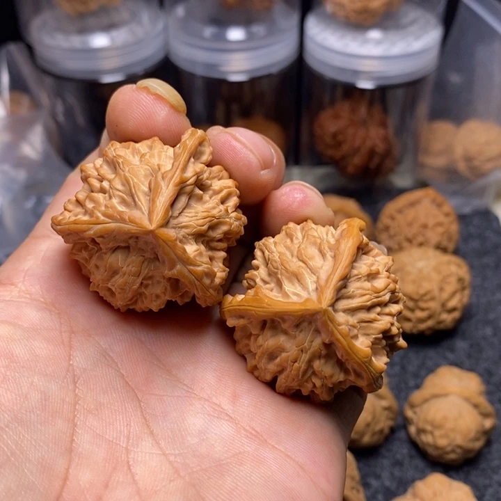文玩核桃吊坠40盘山三棱
