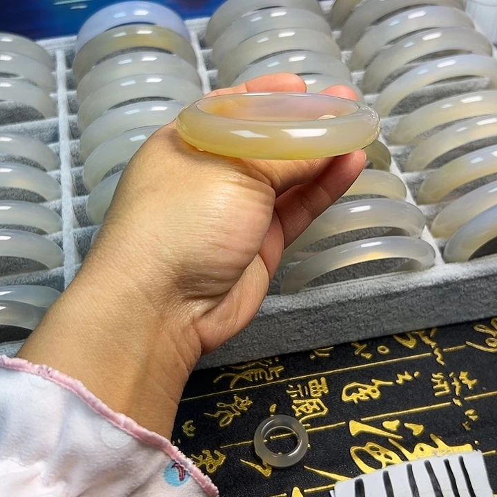 玛瑙/玉髓未镶嵌手镯