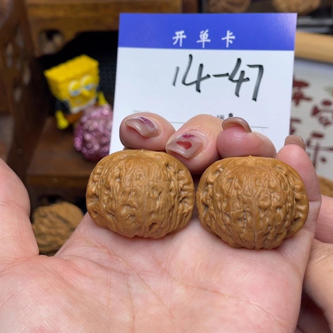 桃核把件铁锤34李。