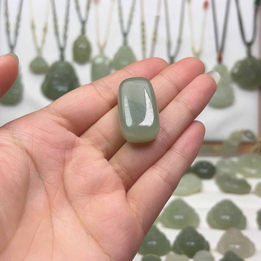 和田玉未镶嵌颈饰米**?