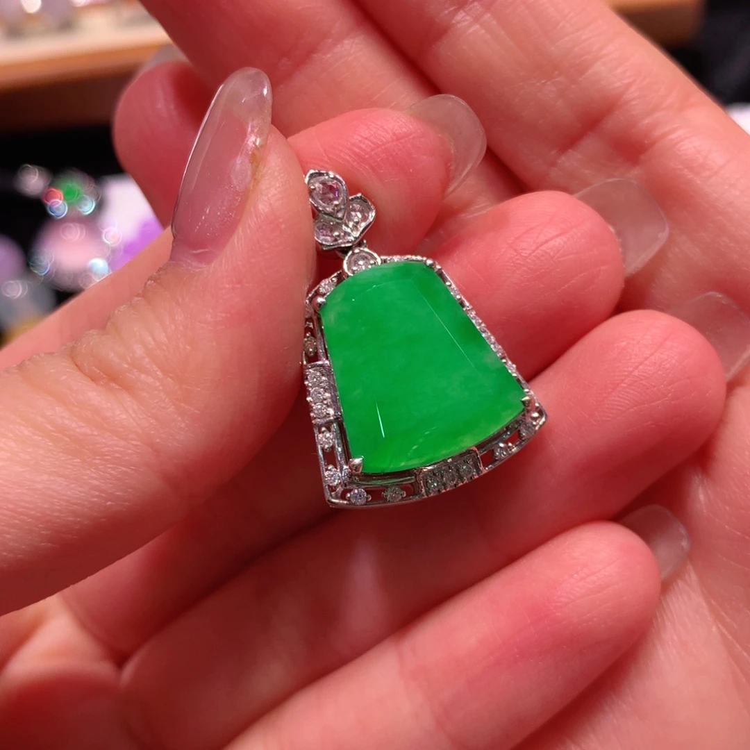 翡翠18K金镶嵌颈饰缅甸天然翡翠吊坠