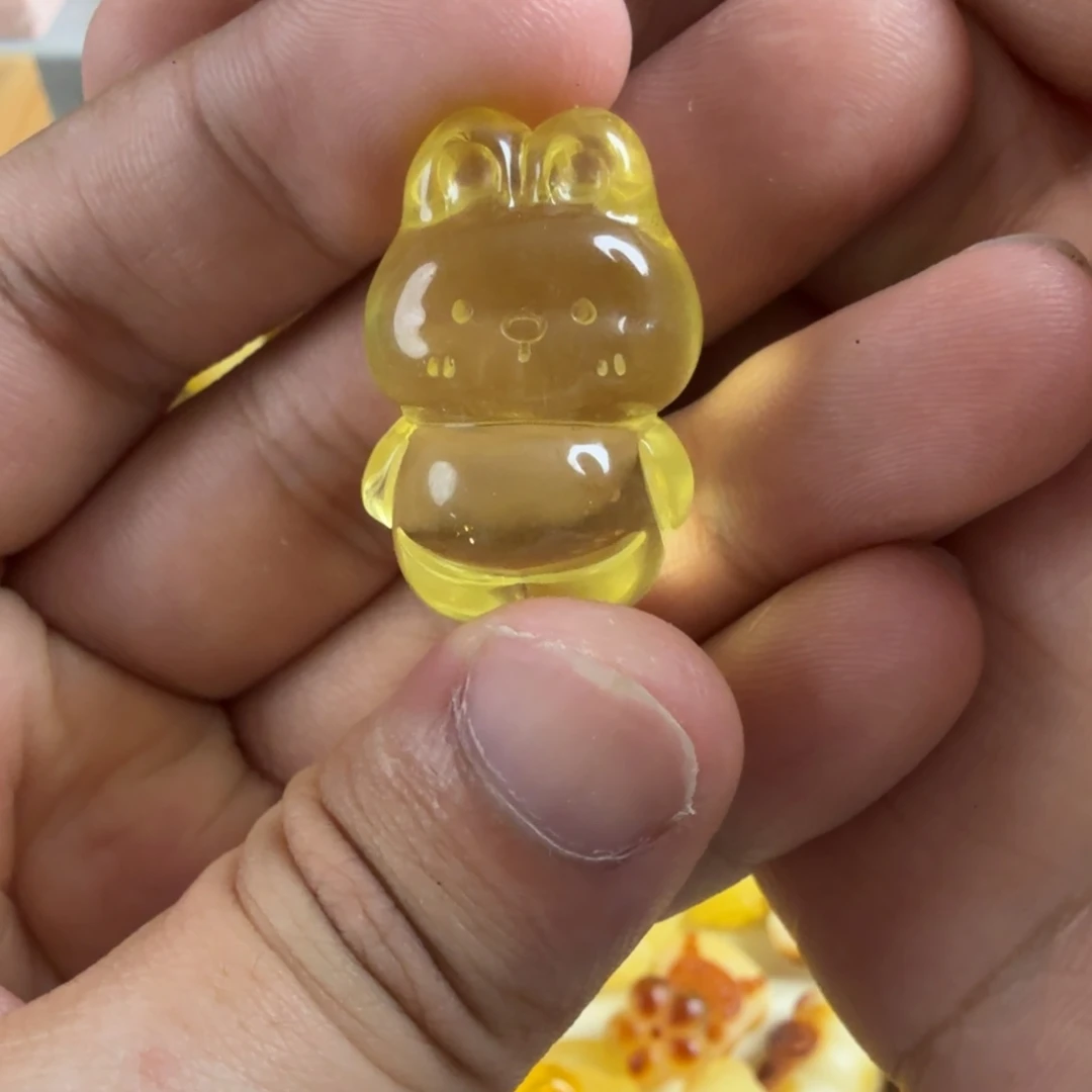 明***刀琥珀未镶嵌珠宝奇石