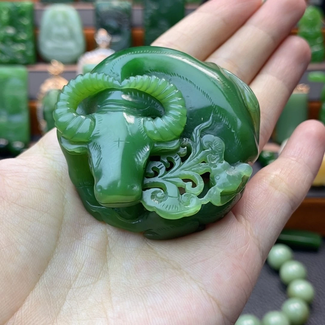 颈饰未镶嵌和田玉（碧玉）牛扭转乾坤