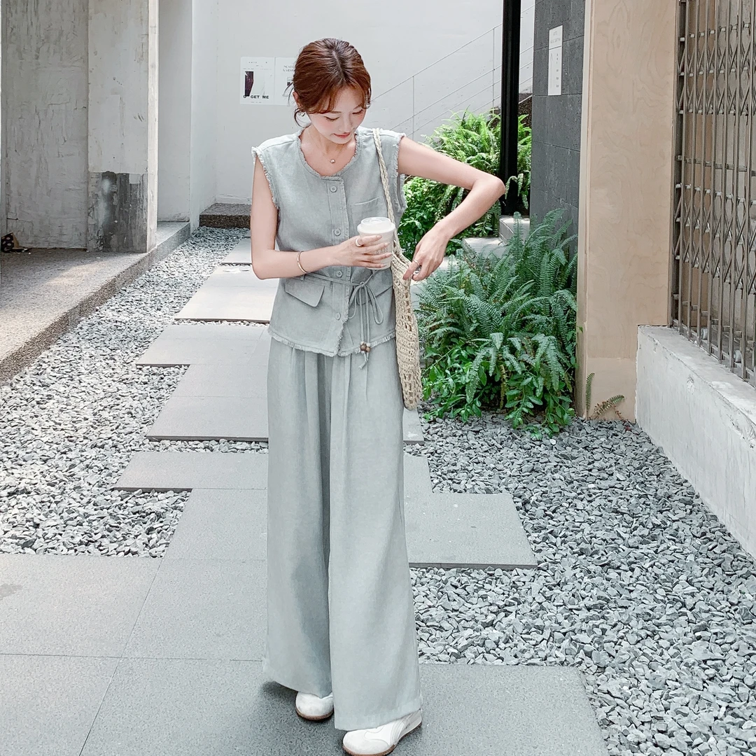 老钱风穿搭无袖马甲套装女夏新款轻薄高级感别致显瘦阔腿裤两件套