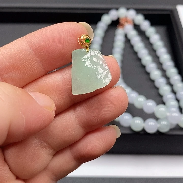 颈饰未镶嵌翡翠甜绿随形